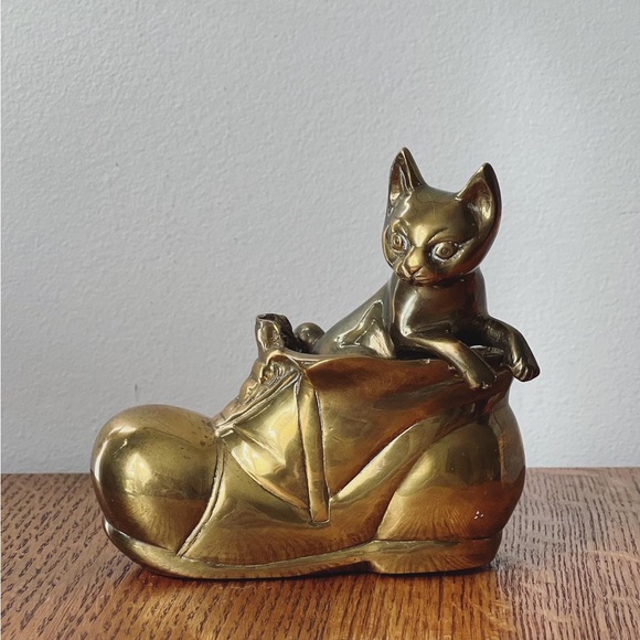 vintage brass cat in a brass boot - Picture 6 of 6